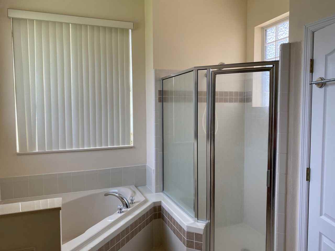 12934 Colonnade Cir - Photo 3 of 25