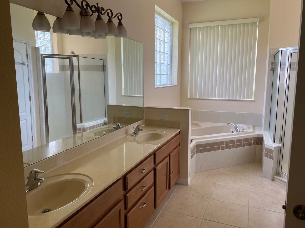 12934 Colonnade Cir - Photo 6 of 25
