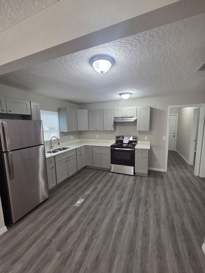 8730 Hare Ave - Photo 2 of 10