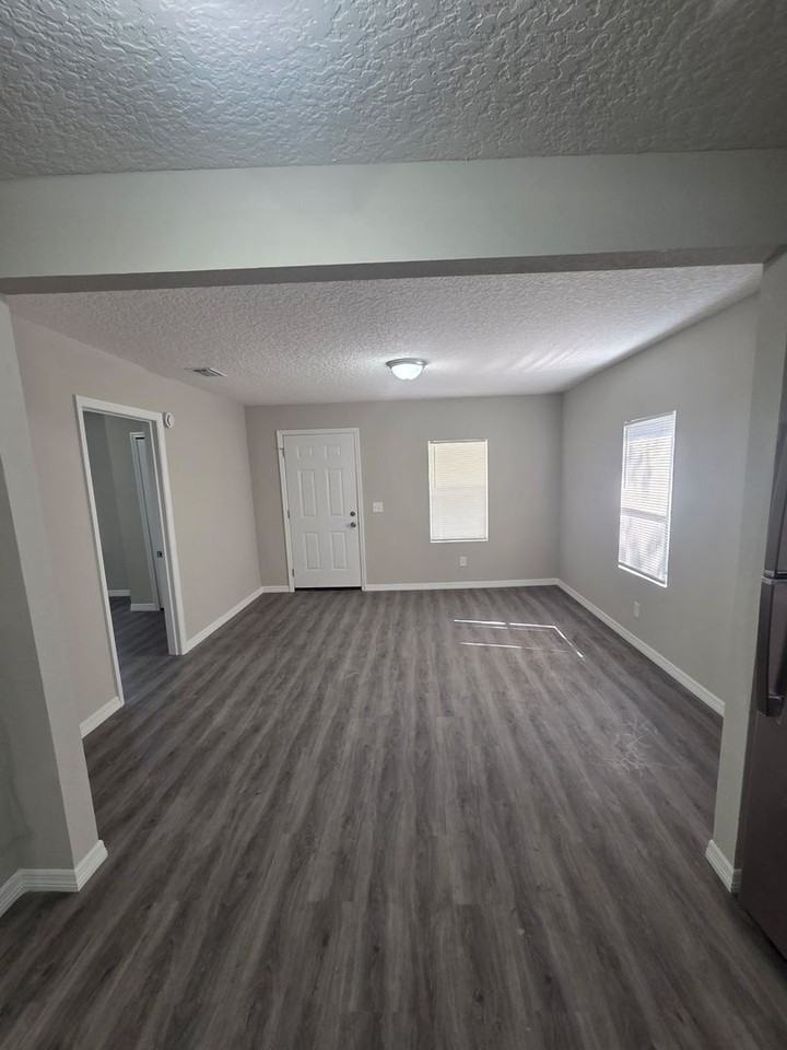 8730 Hare Ave - Photo 3 of 10