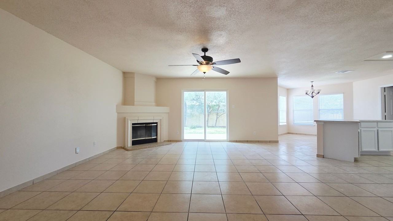 402 Empresario Dr - Photo 5 of 37