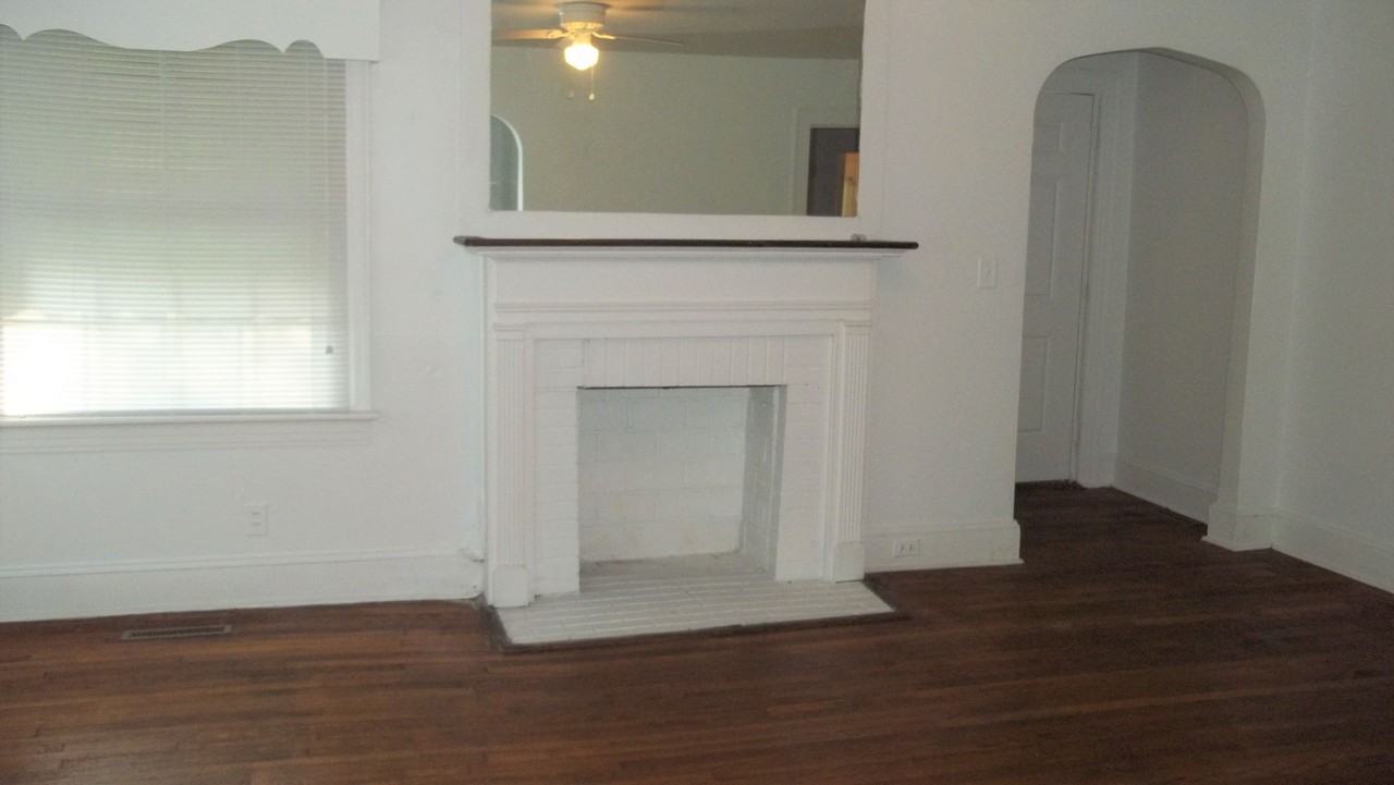 206 Hudson St - Photo 4 of 30