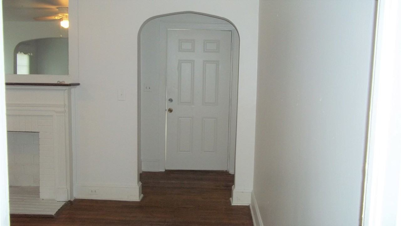 206 Hudson St - Photo 6 of 30