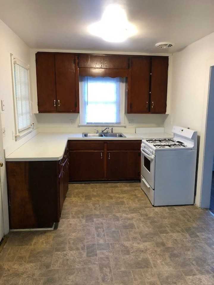 206 Hudson St - Photo 5 of 30