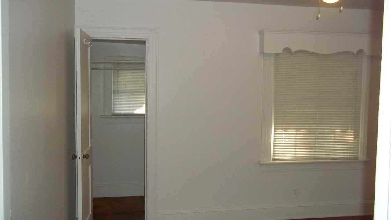 206 Hudson St - Photo 7 of 30