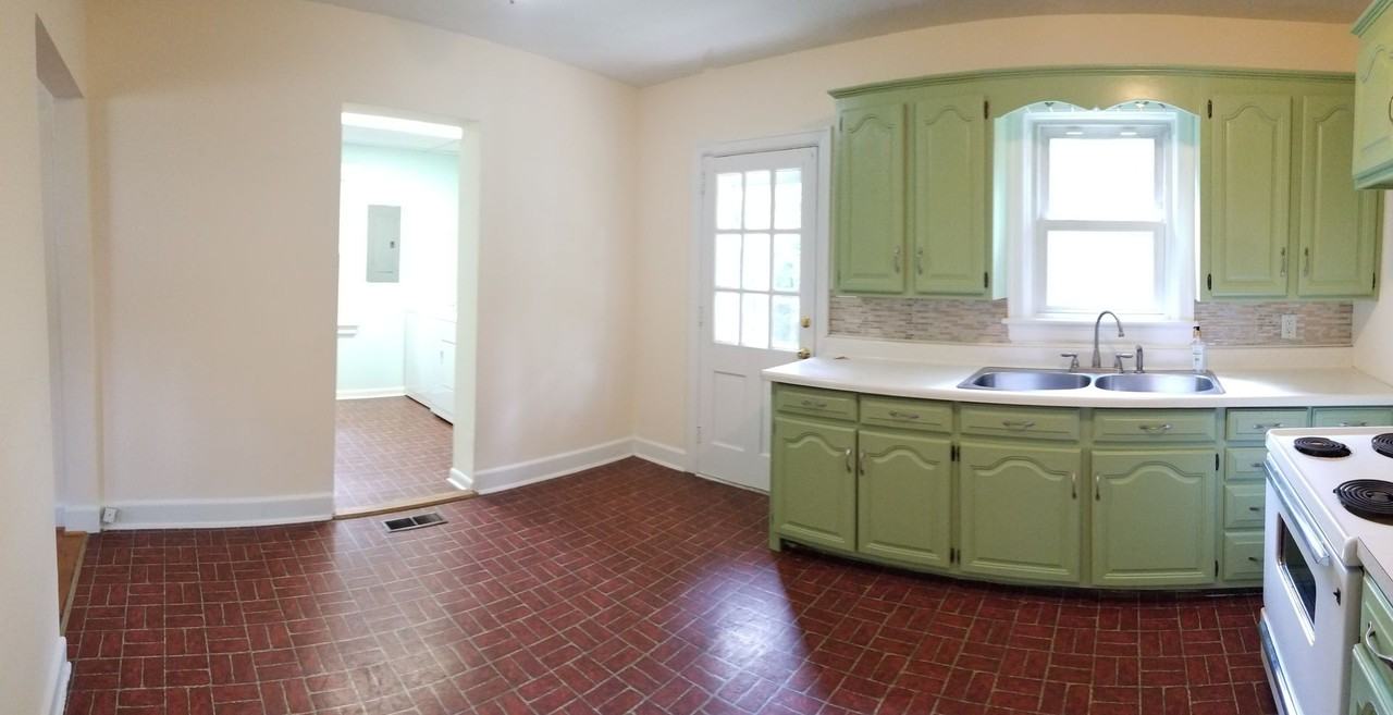 702 Tanyard St - Photo 5 of 11