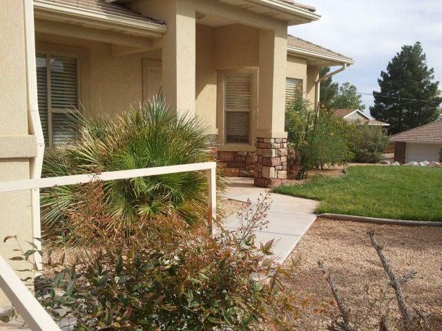 688 N 400 W - Photo 3 of 16