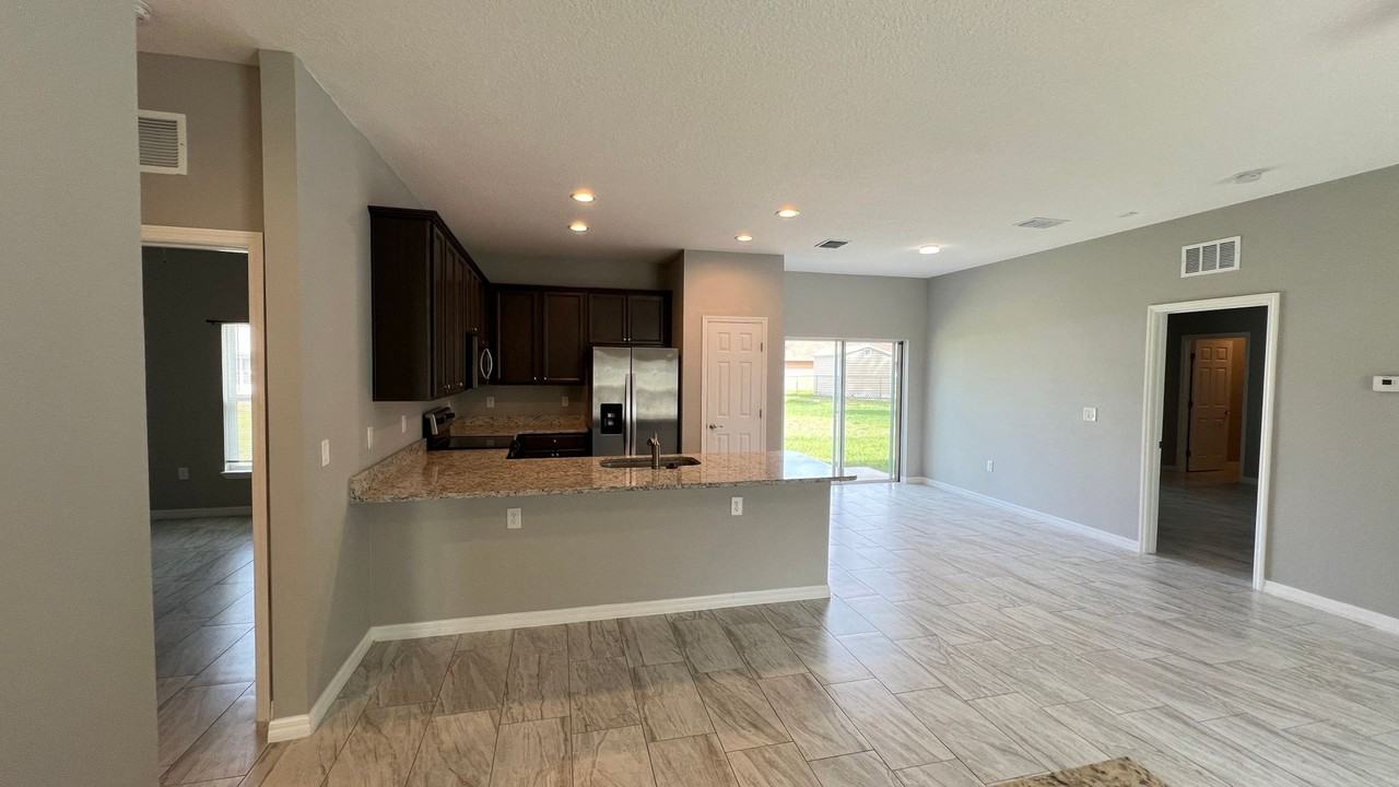 2785 Gabboys Ave Se - Photo 2 of 29