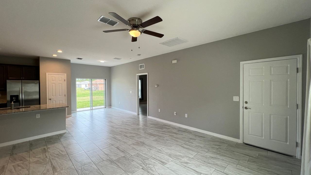 2785 Gabboys Ave Se - Photo 3 of 29
