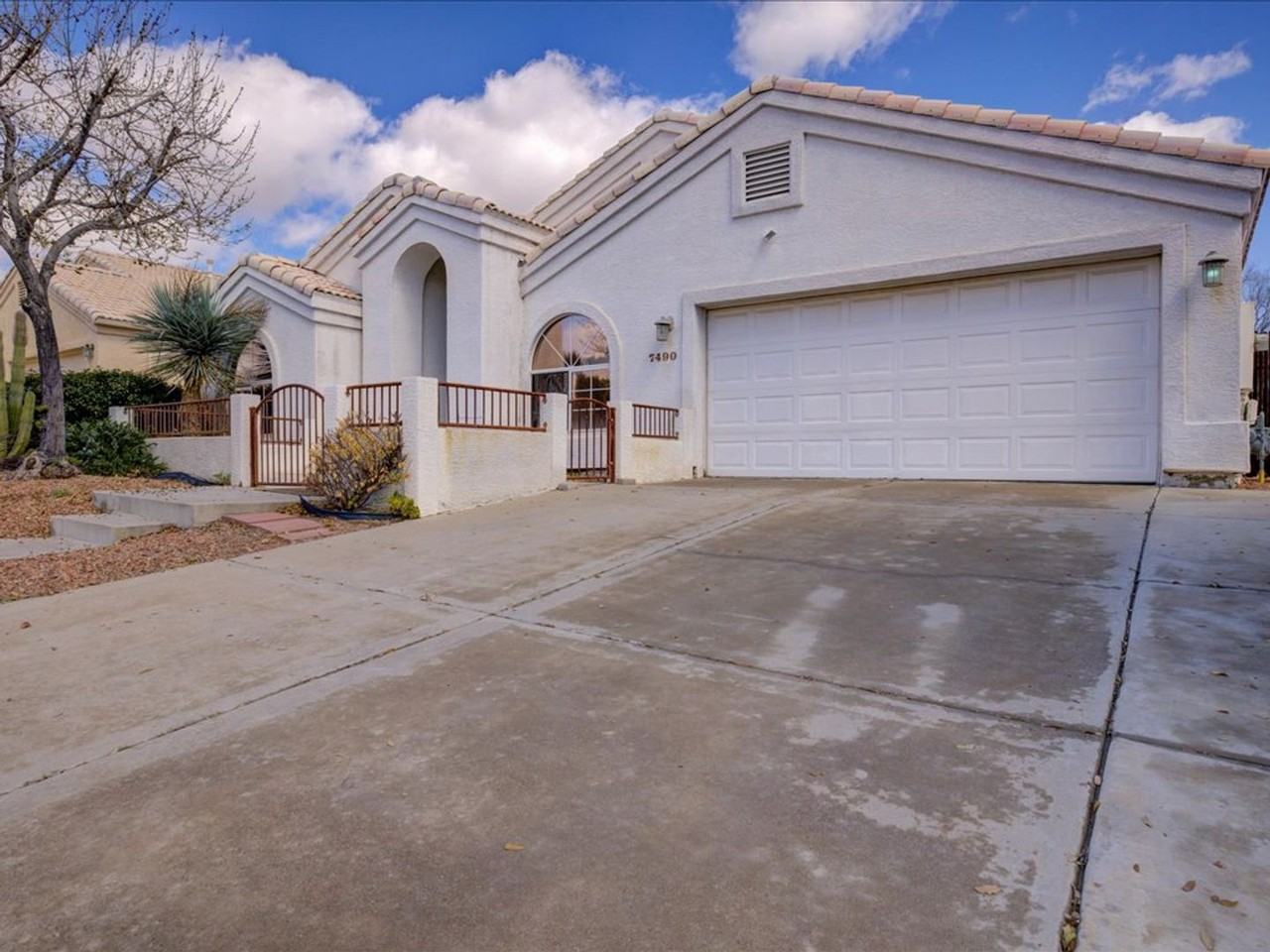 7490 N Thornwood Rd - Photo 4 of 38