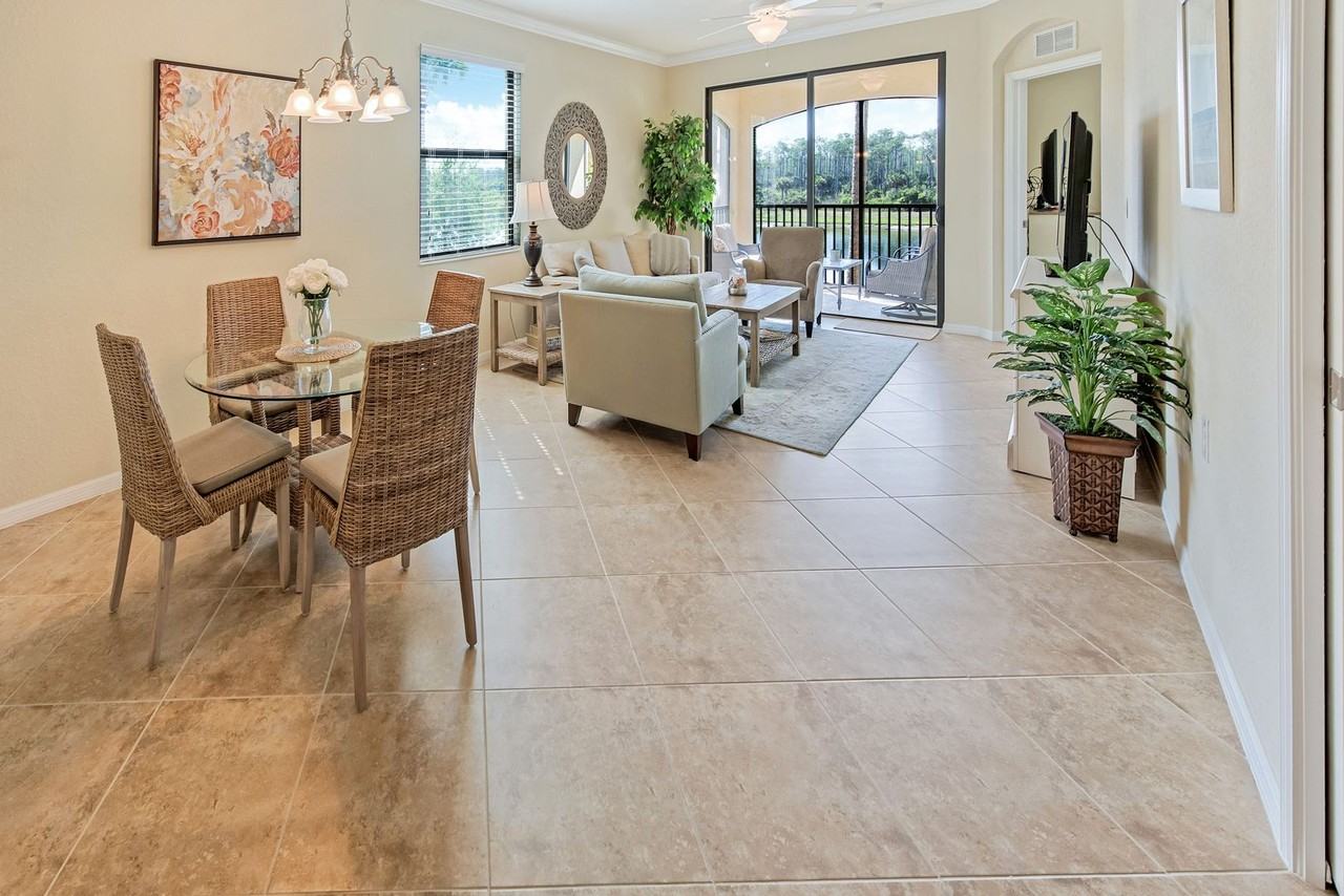 9735 Acqua Ct #621 - Photo 4 of 34