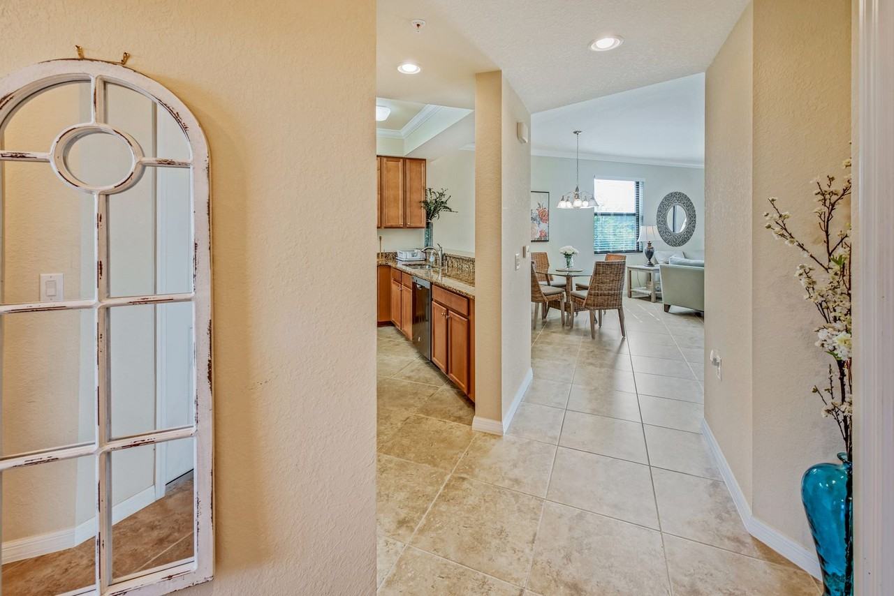 9735 Acqua Ct #621 - Photo 5 of 34