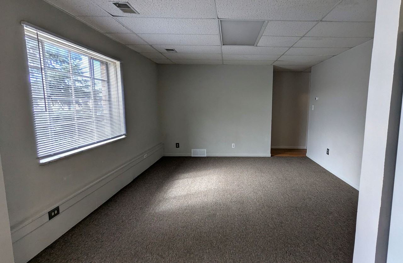 123 W Colby St - Photo 3 of 10