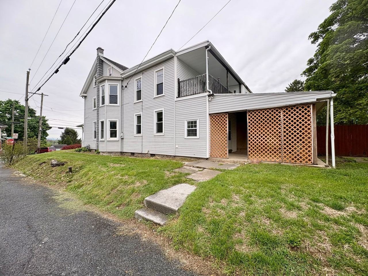 21 Maple St - Photo 2 of 31