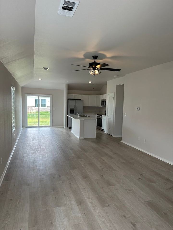 5813 Pope St - Photo 5 of 21
