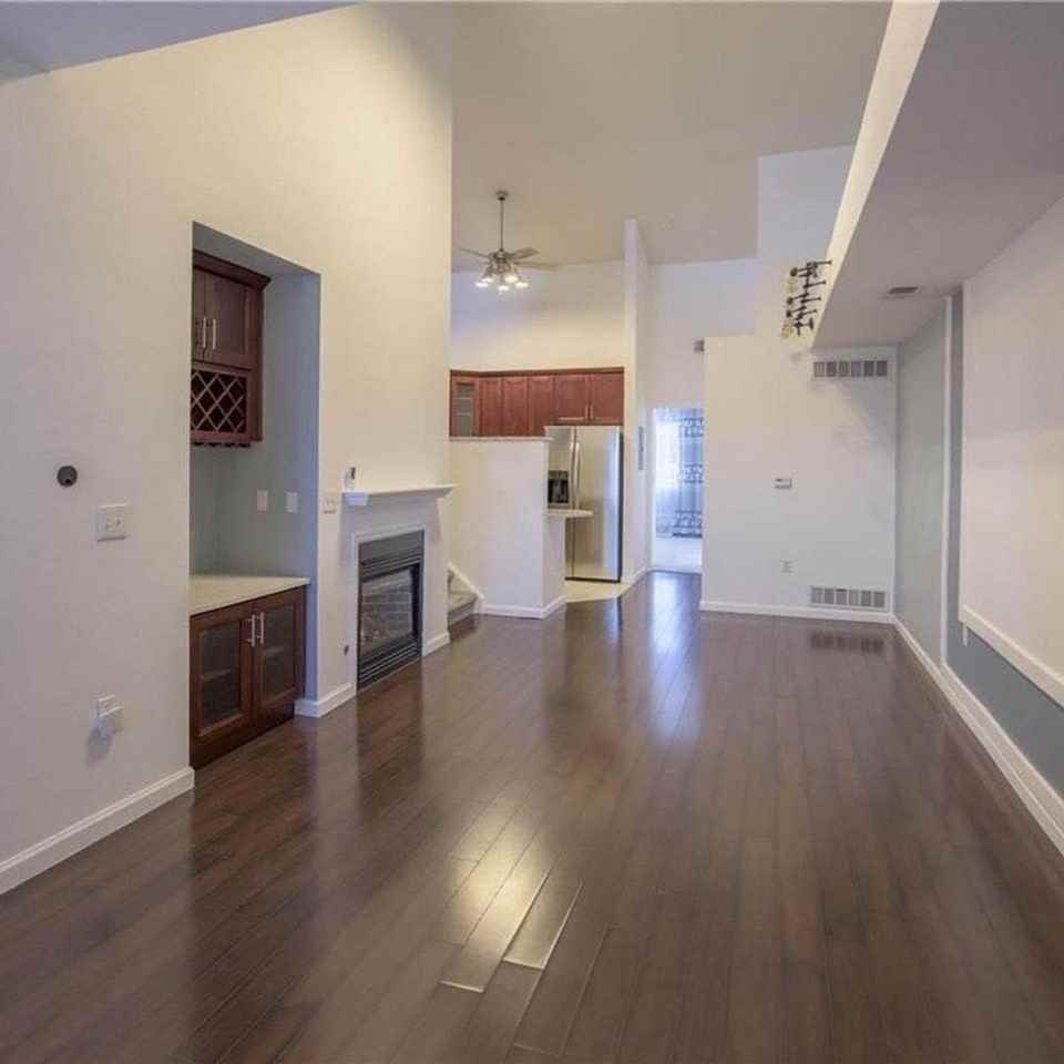 3231 S Waco Ct #G - Photo 3 of 12