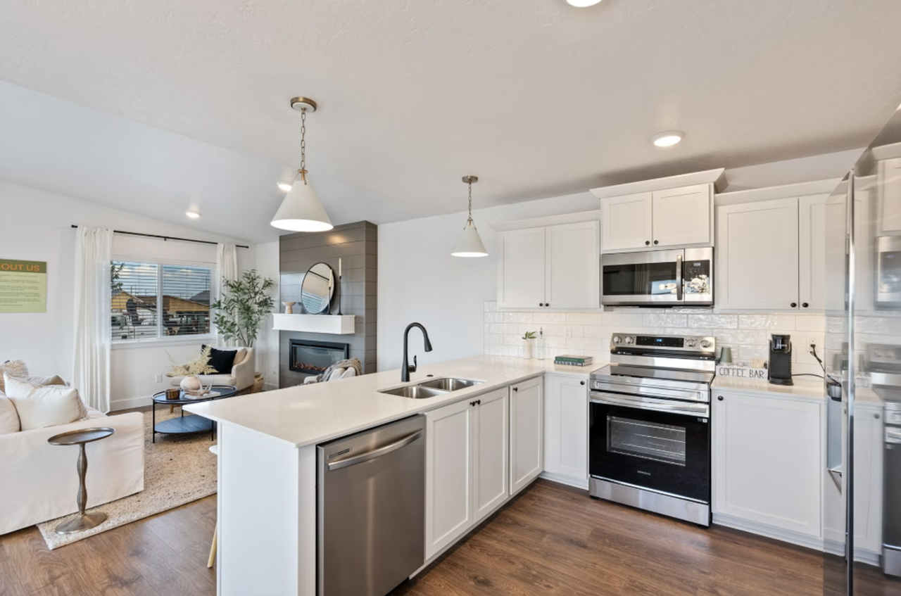 3972 Sw Obsidian Ave - Photo 4 of 17