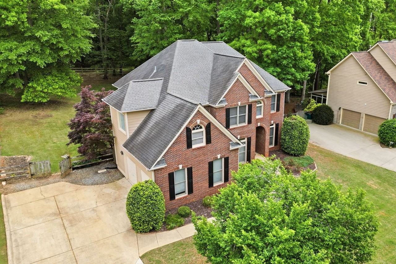 2058 Woodside Park Dr - Photo 2 of 45