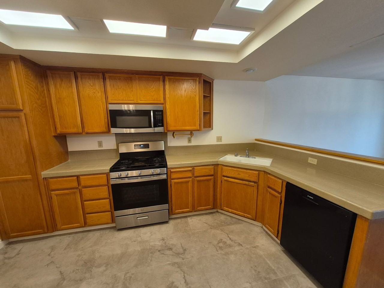 317 Bellflower Dr - Photo 3 of 16