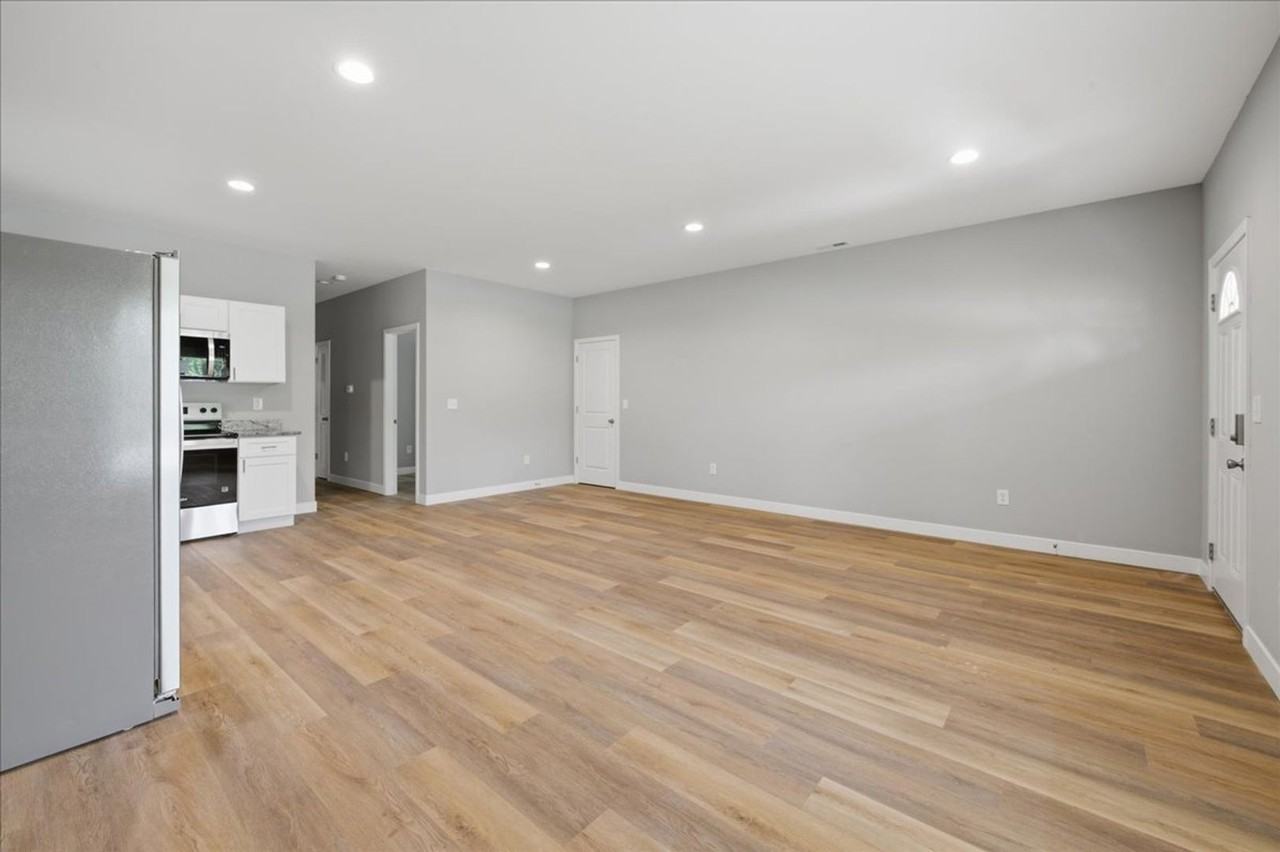 2813 N Talbott St #A - Photo 3 of 12