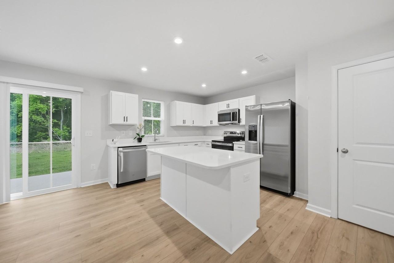 1525 39th Avenue Loop Ne #4 - Photo 5 of 15
