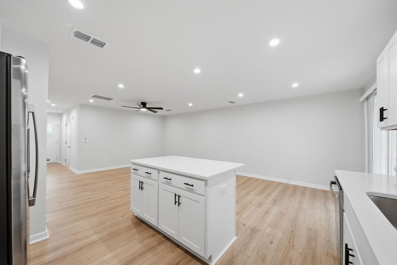 1525 39th Avenue Loop Ne #4 - Photo 6 of 15