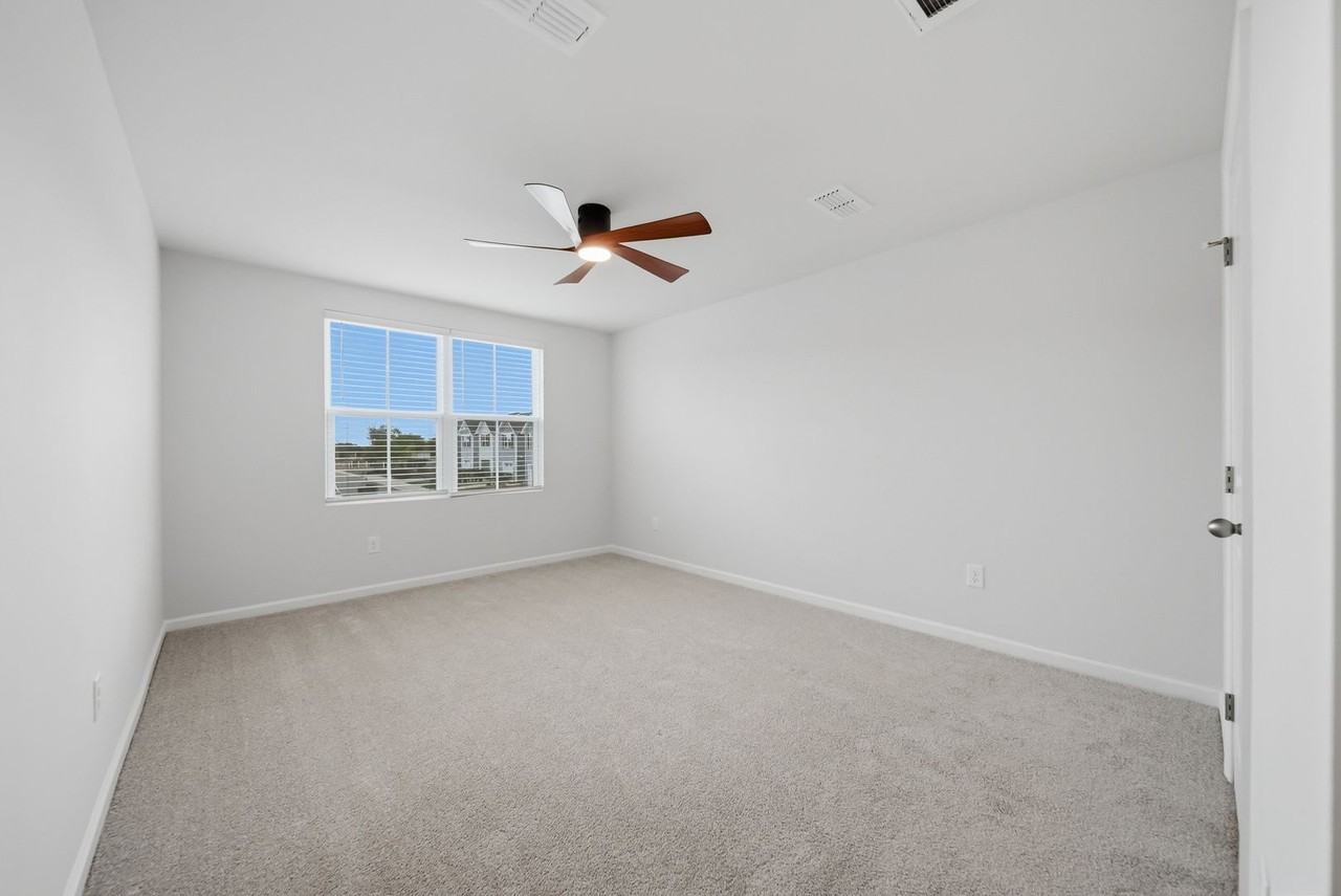 1525 39th Avenue Loop Ne #4 - Photo 7 of 15