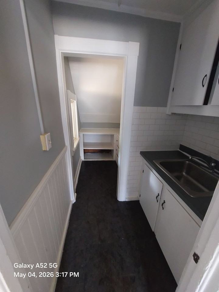 59 Dwight St - Photo 6 of 9