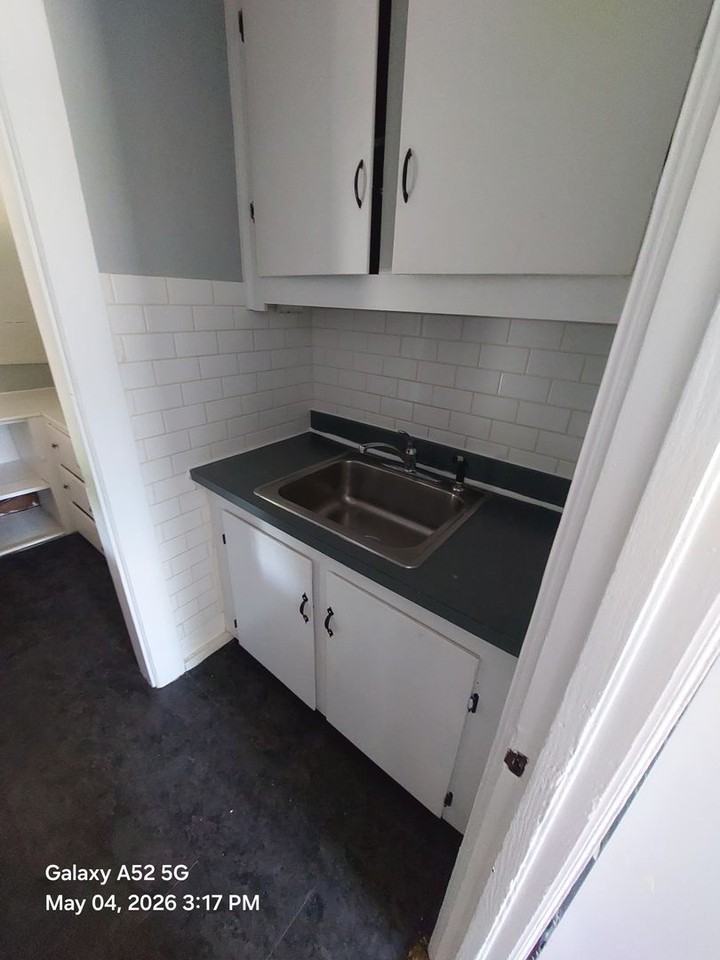 59 Dwight St - Photo 7 of 9