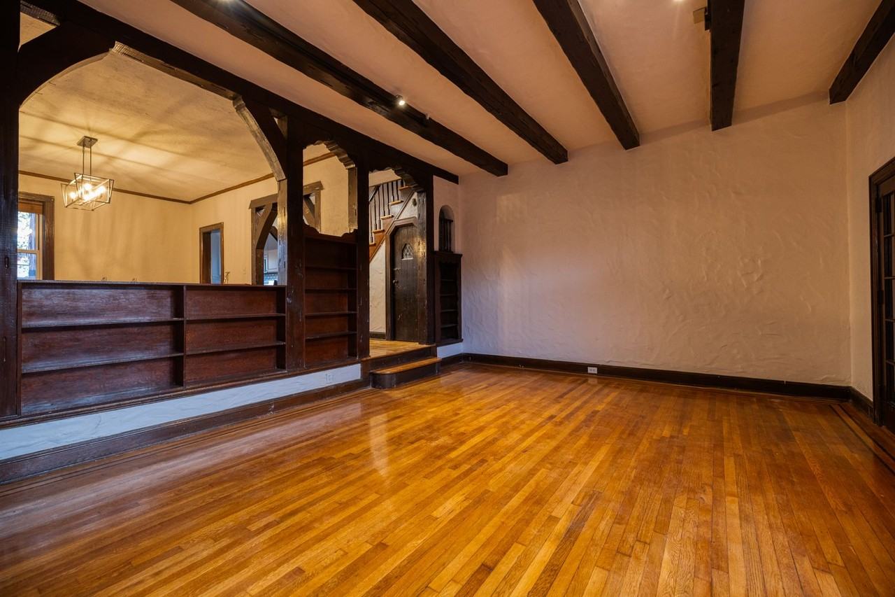 130-31 229th St - Photo 4 of 35