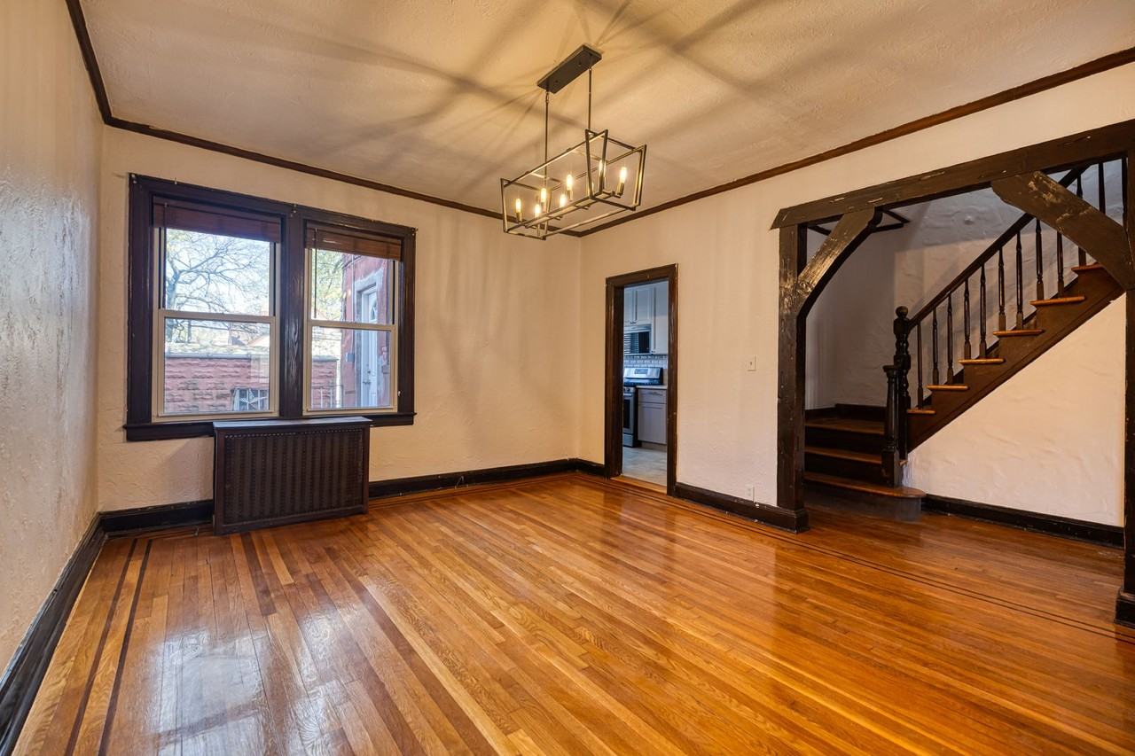 130-31 229th St - Photo 5 of 35