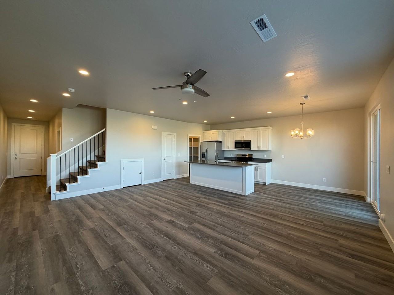 1098 S 4380 W - Photo 4 of 33