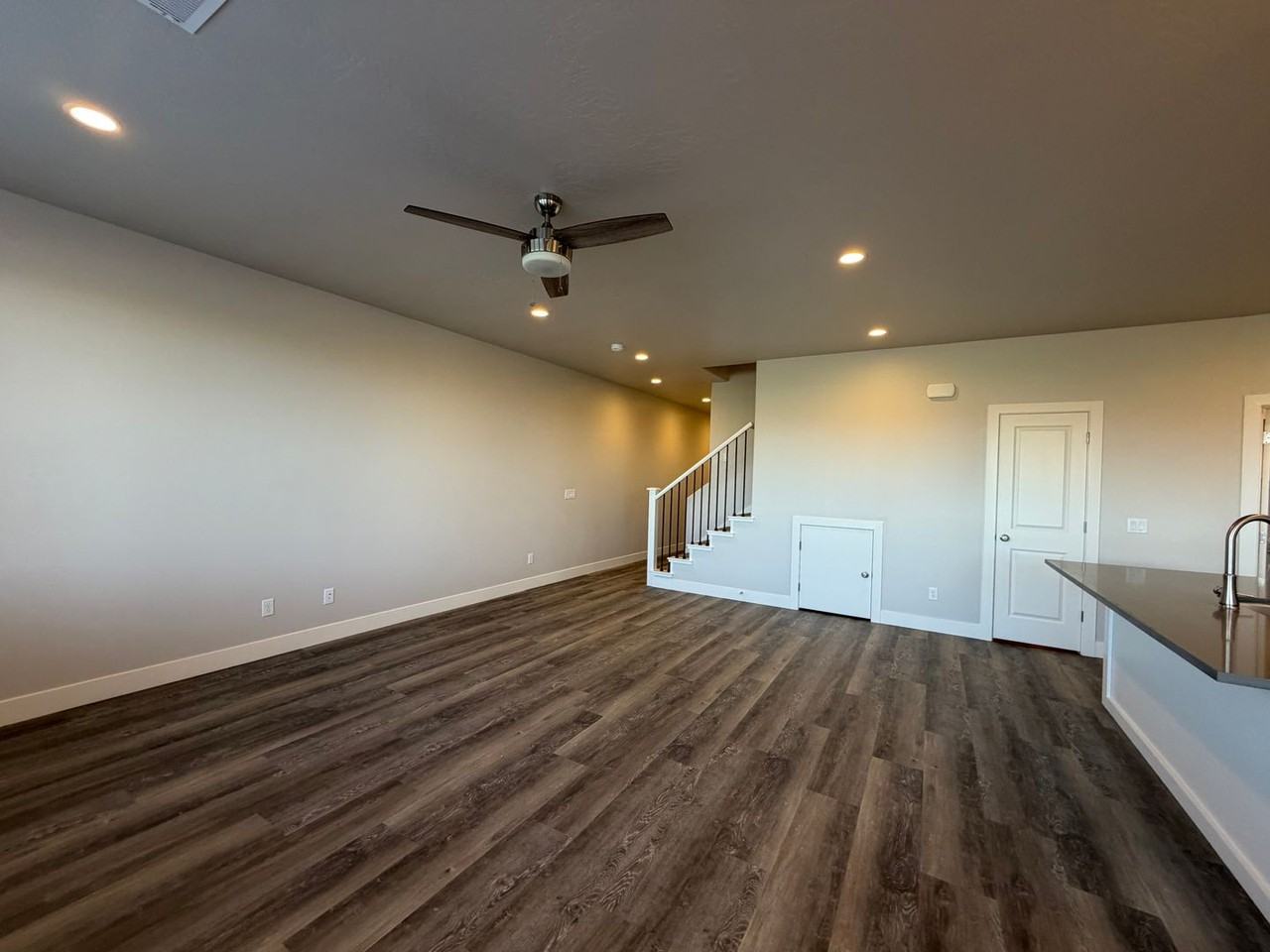 1098 S 4380 W - Photo 6 of 33