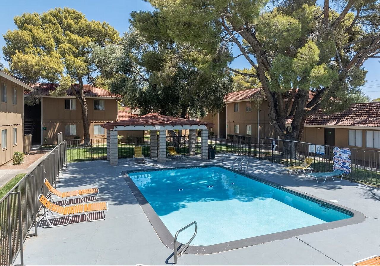 Hesperian Falls Apartments - Photo 4 of 27
