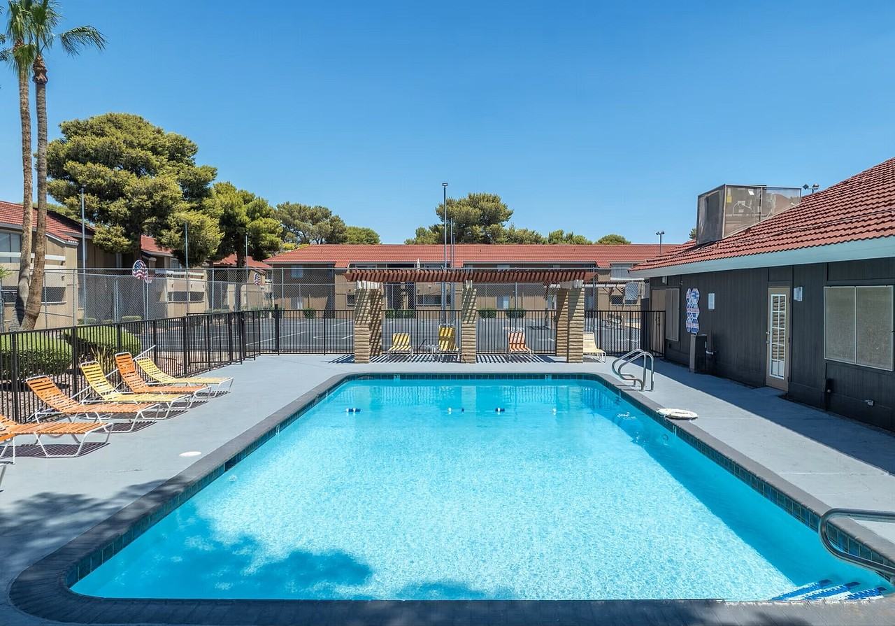 Hesperian Falls Apartments - Photo 5 of 27