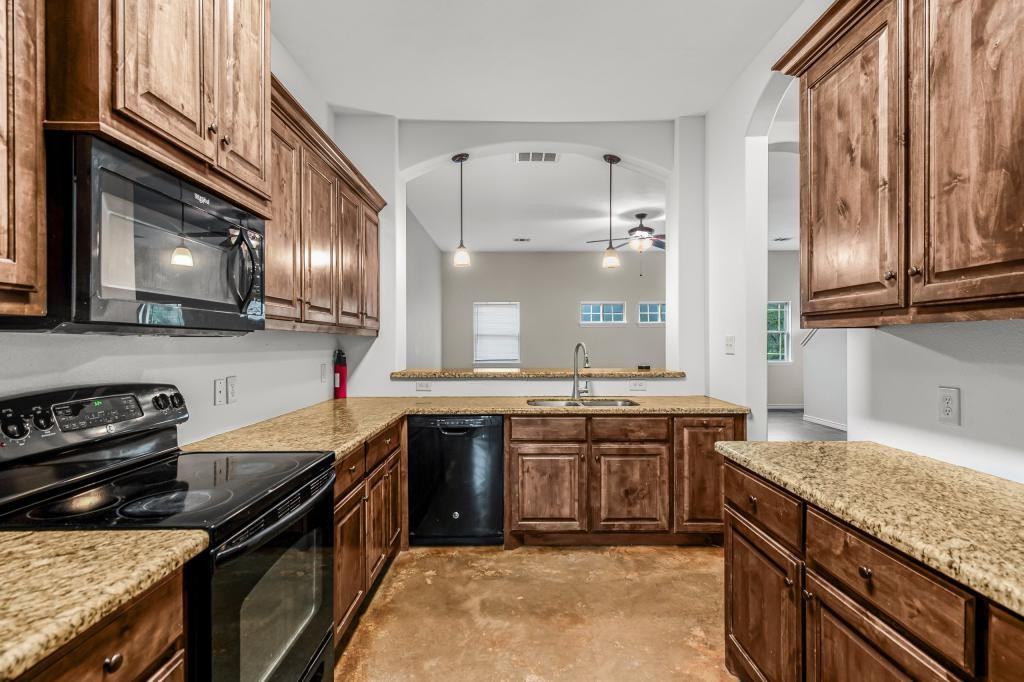 3935 John Sharp Pkwy - Photo 7 of 24