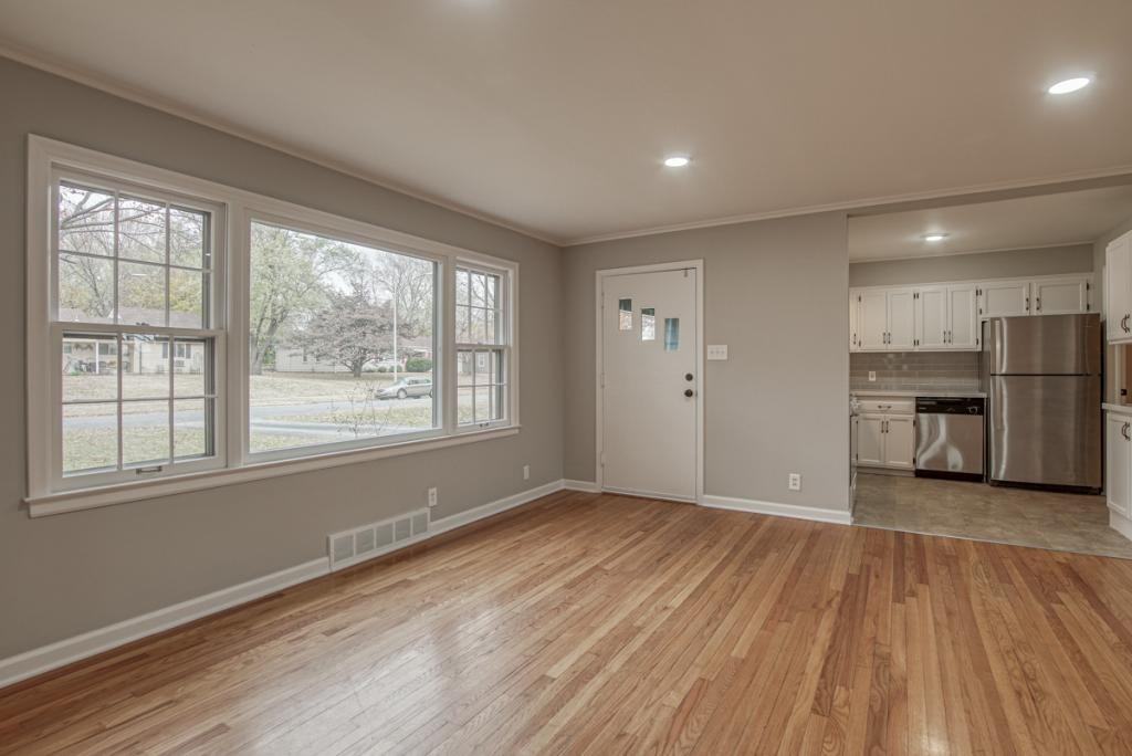 7121 W 74th St - Photo 6 of 30