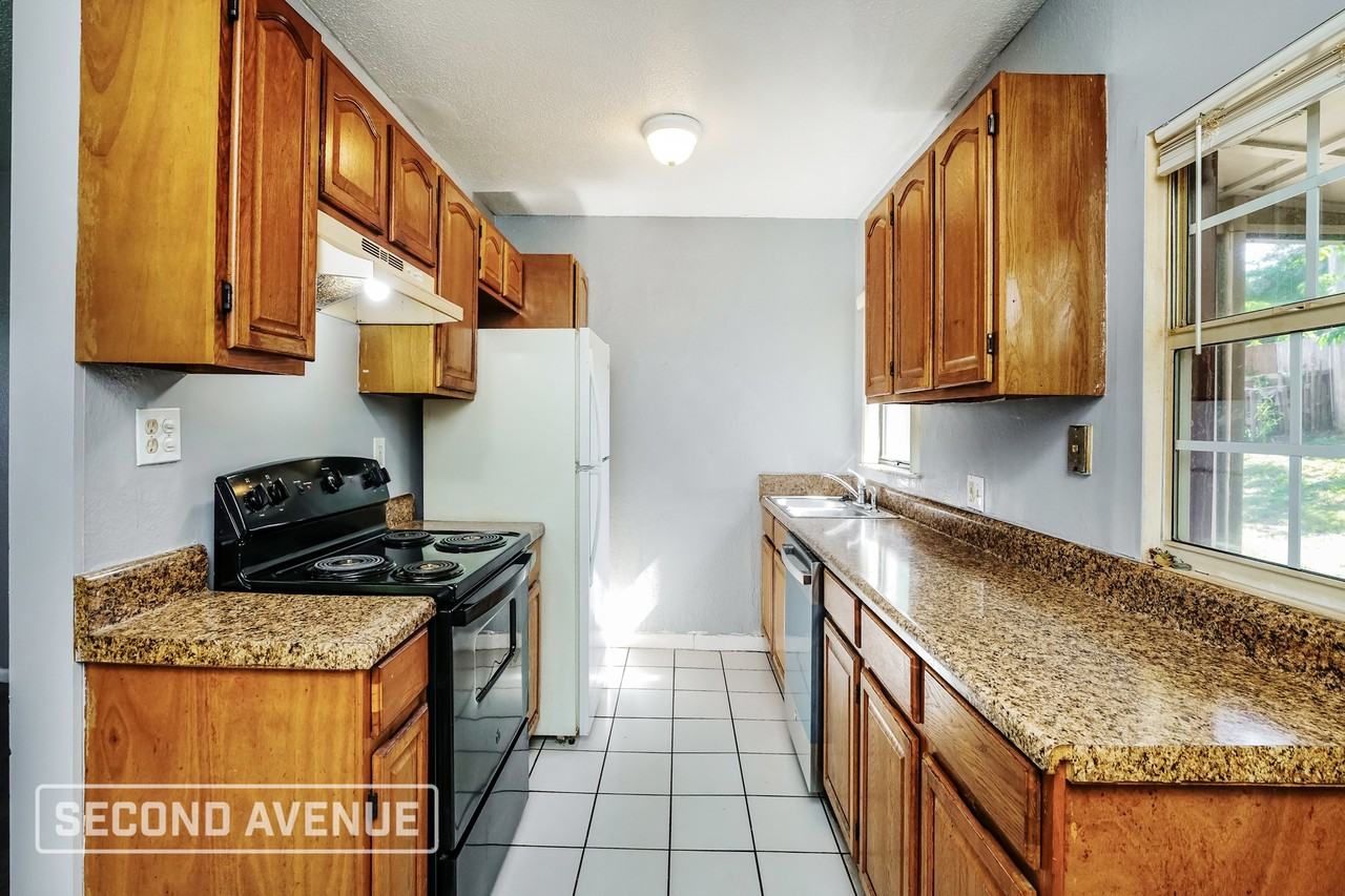 955 N Carpenter Rd - Photo 4 of 15