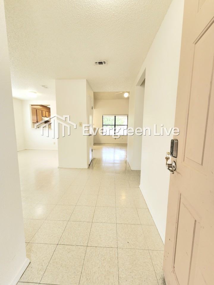 2303 Sandia Ct - Photo 2 of 27