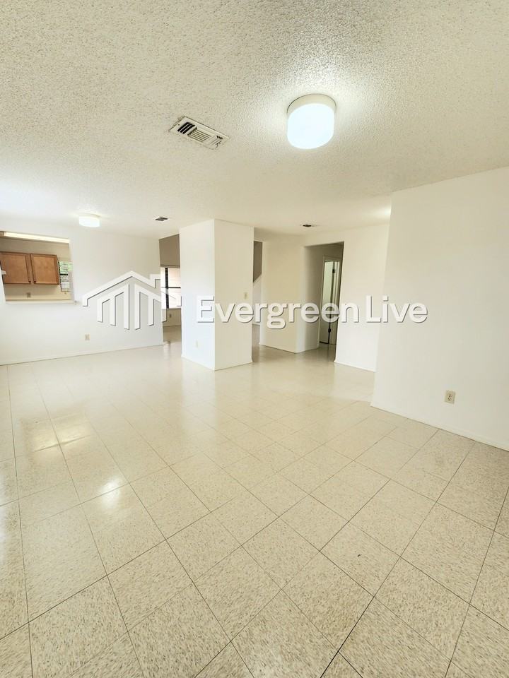2303 Sandia Ct - Photo 3 of 27
