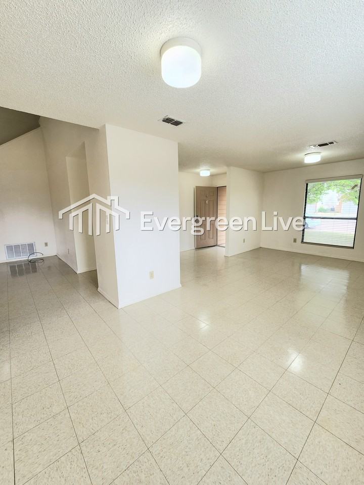 2303 Sandia Ct - Photo 4 of 27