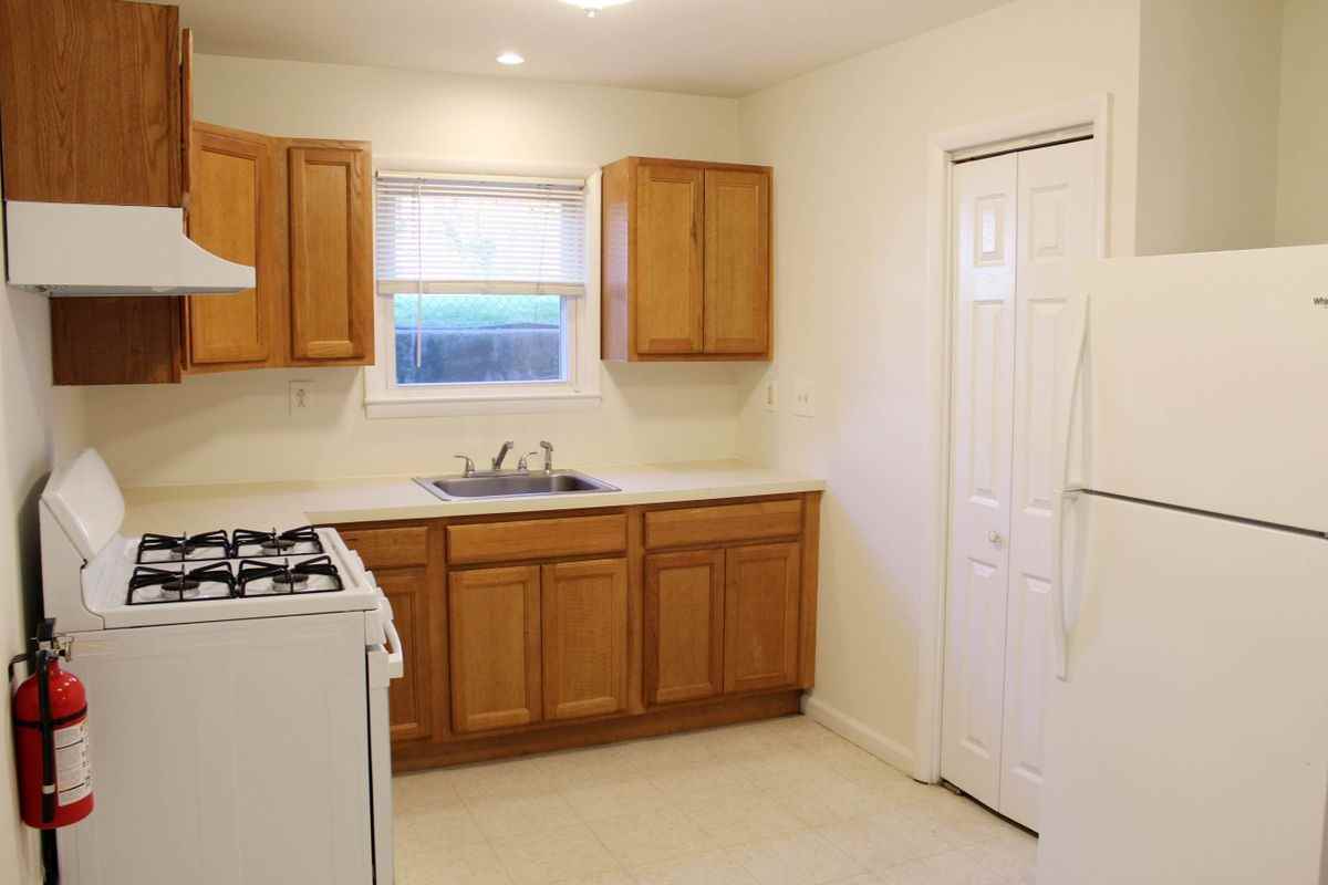 78 Gaston Ave - Photo 6 of 22