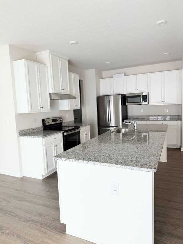 6017 Outlook Ct - Photo 4 of 20