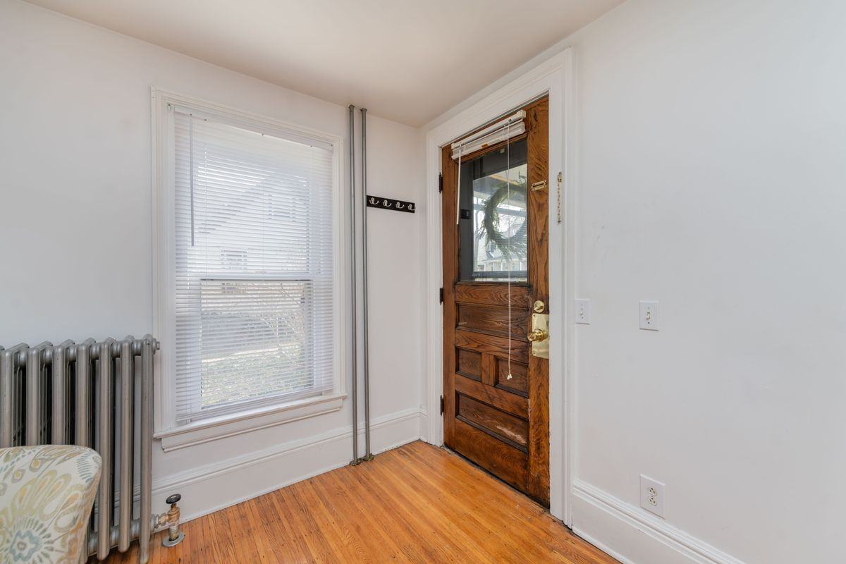 54 Sanford St - Photo 4 of 24
