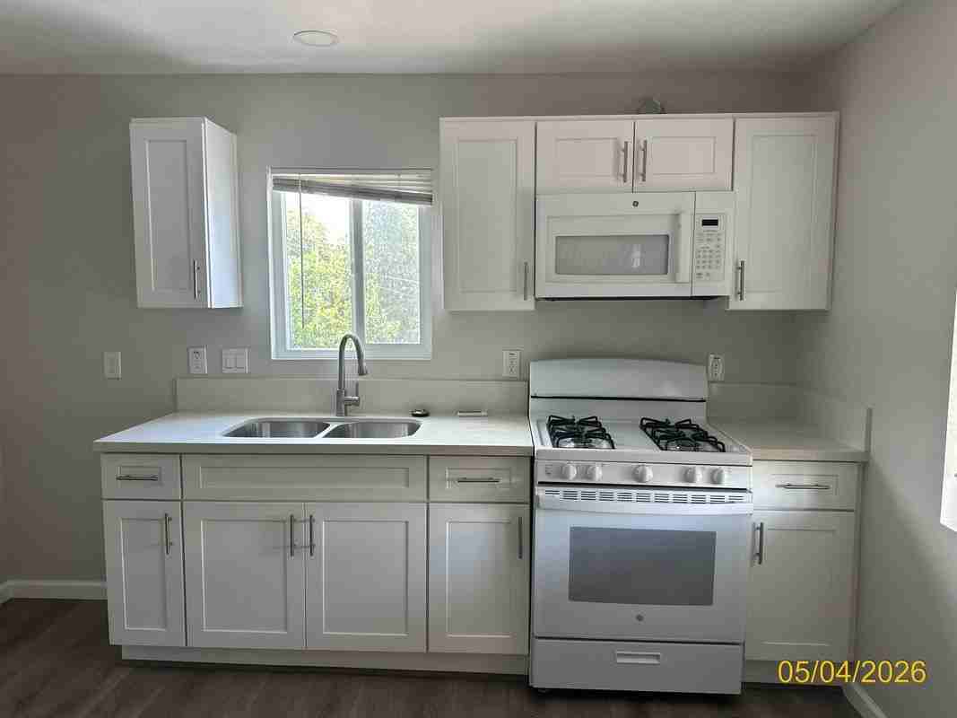 4734 E 57th St ##C - Photo 5 of 15