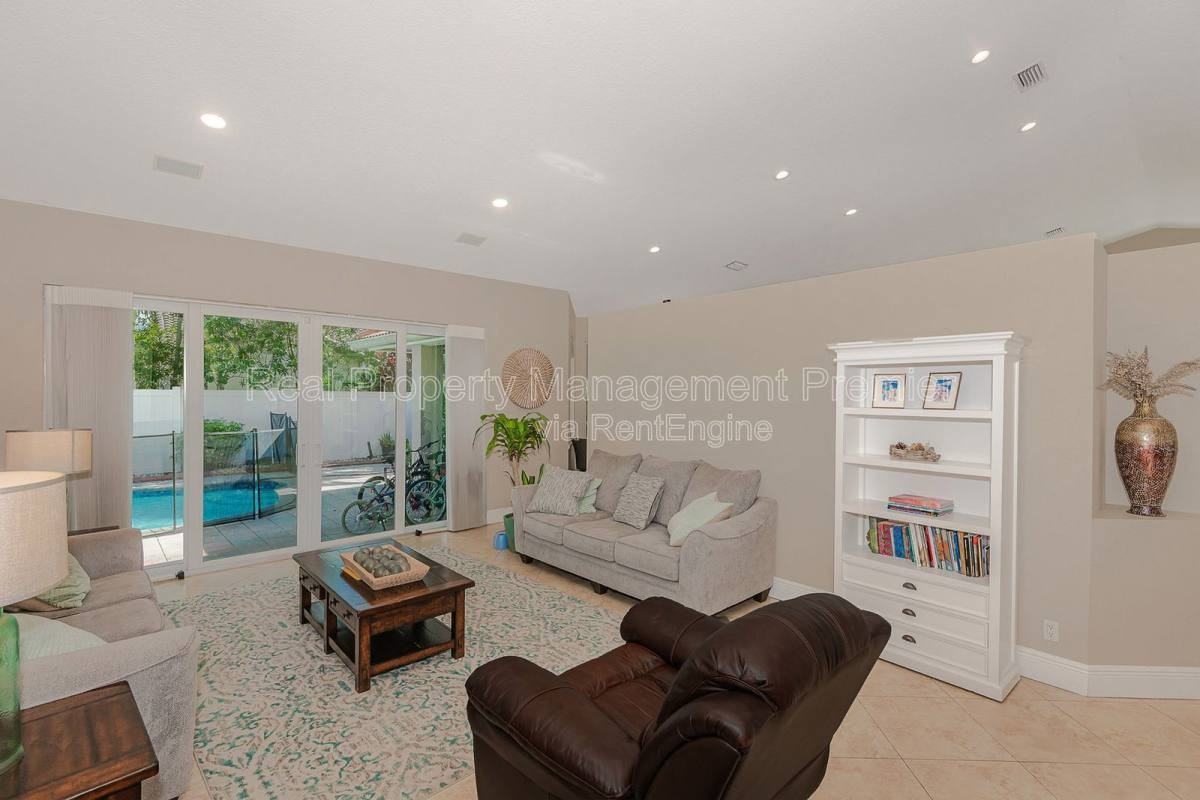 18253 Nw 15th Ct - Photo 3 of 10