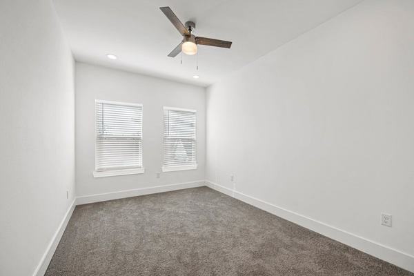 4512 Noble St - Photo 7 of 9