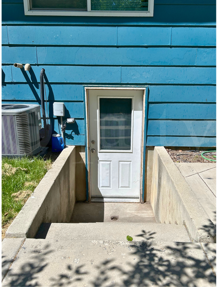 555 Se #2 - Photo 5 of 18