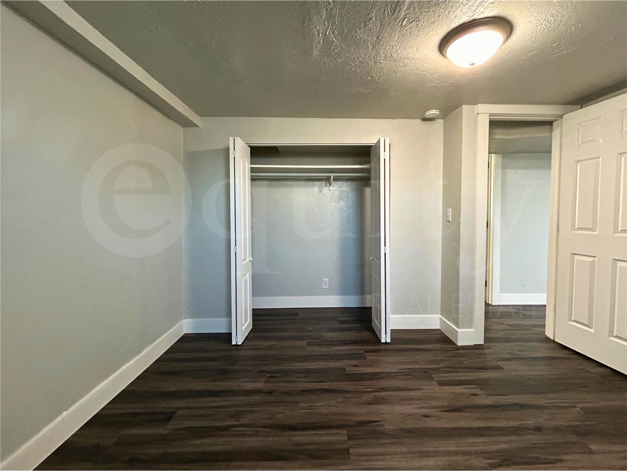 555 Se #2 - Photo 7 of 18