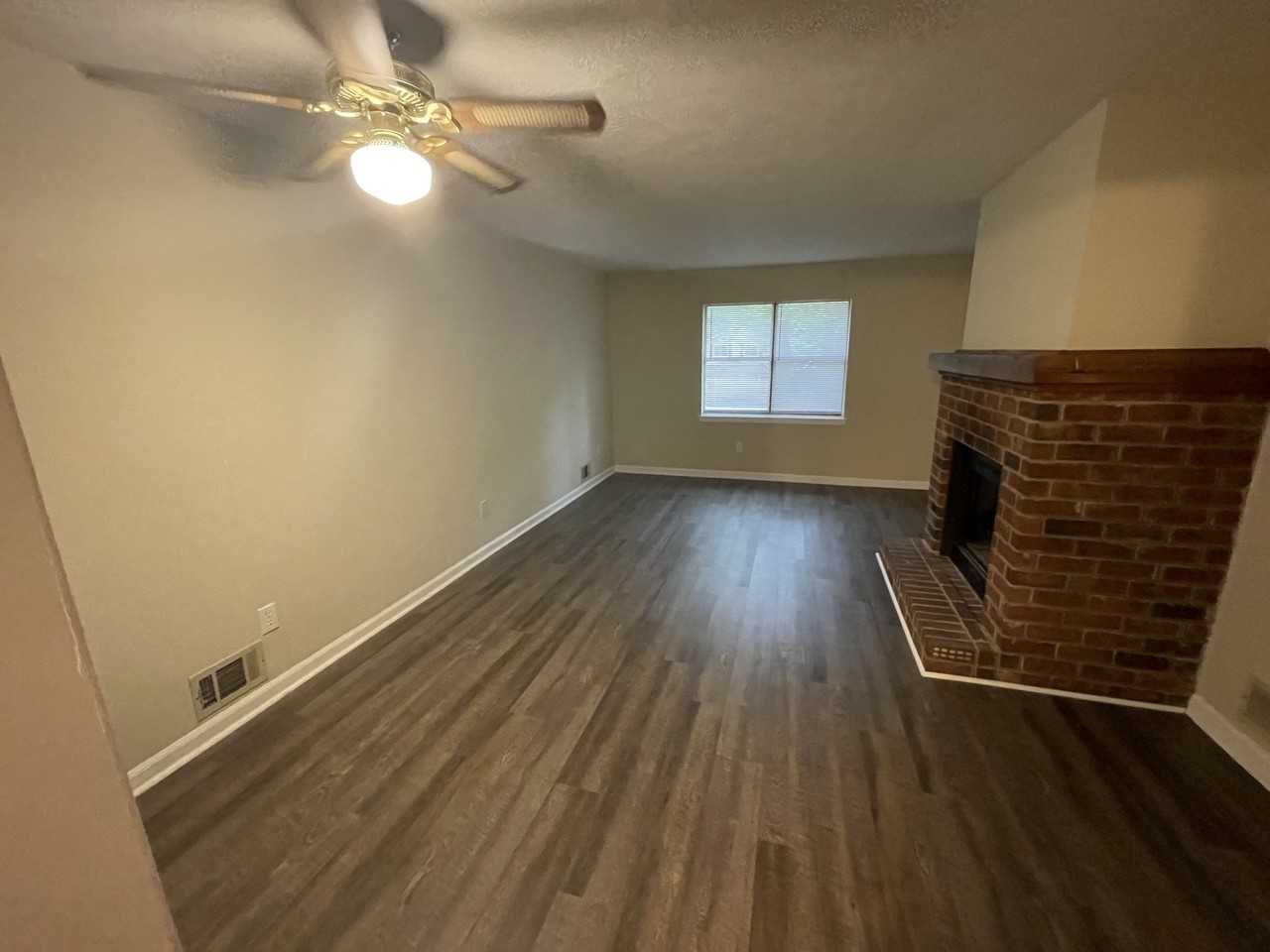 1060 1060/1062 Sourwood Ct #1060 - Photo 3 of 11